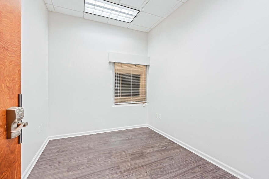 More Photos Of 8865 Commodity Cir, Orlando Office For Sale