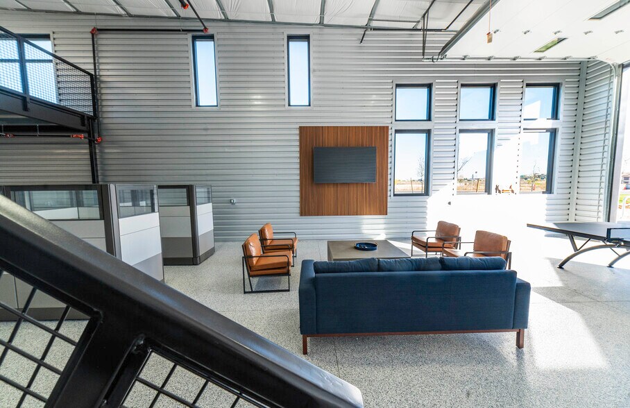 More Photos Of 5378 Ronald Reagan Blvd, Johnstown Flex For Lease