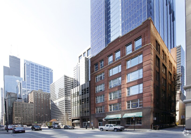 More Photos Of 160 N Franklin St, Chicago Office For Lease