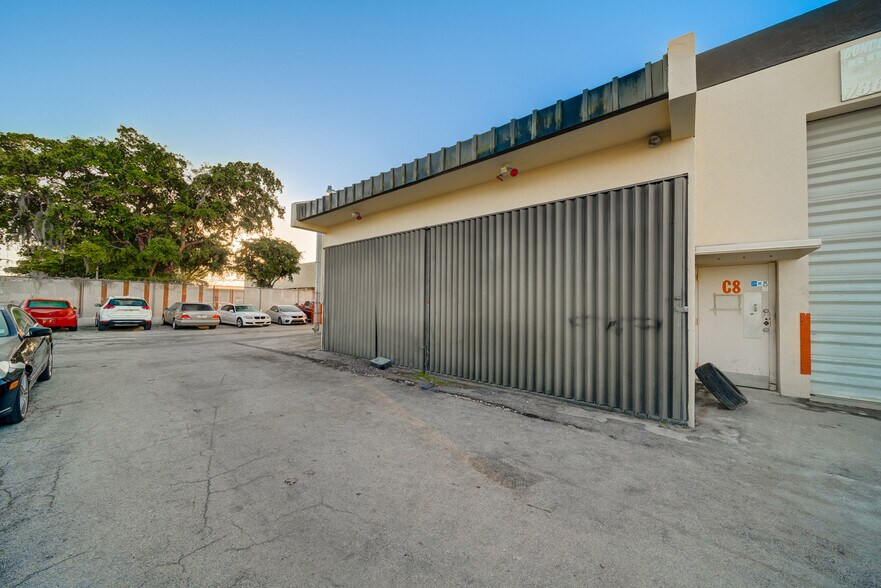 More Photos Of 10780 SW 190th St, Cutler Bay General Retail For Lease