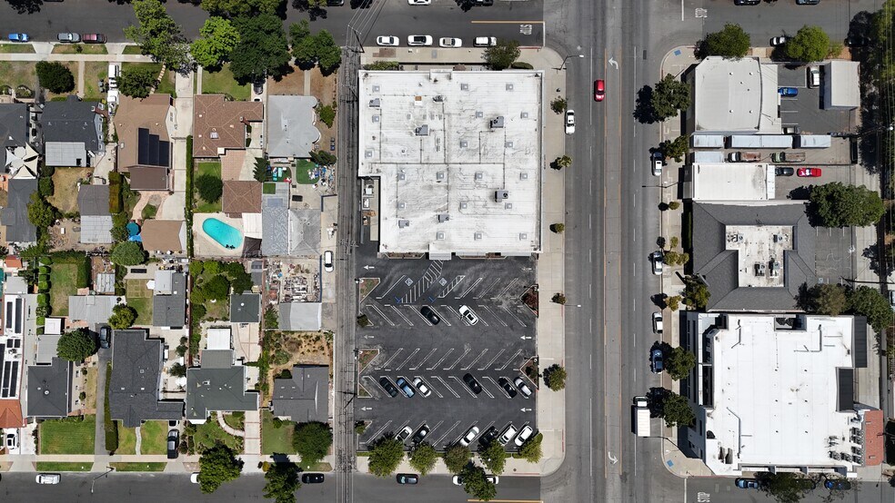 More Photos Of 2721 W Magnolia Blvd, Burbank Office For Lease