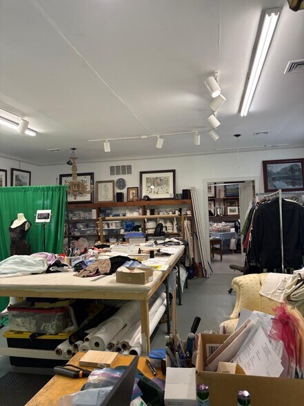 More Photos Of 6230 Lower York Rd, New Hope Freestanding For Sale