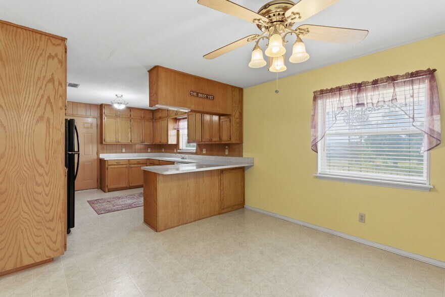 More Photos Of 3523 E Highway 199, Springtown Office For Sale