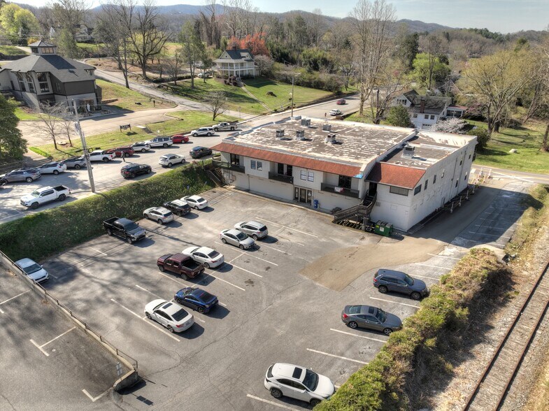 More Photos Of 990 E Main St, Blue Ridge Office For Sale