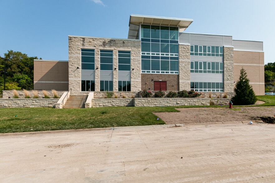 Primary Photo Of 1632 McCain Ln, Manhattan Sorority Fraternity House For Sale