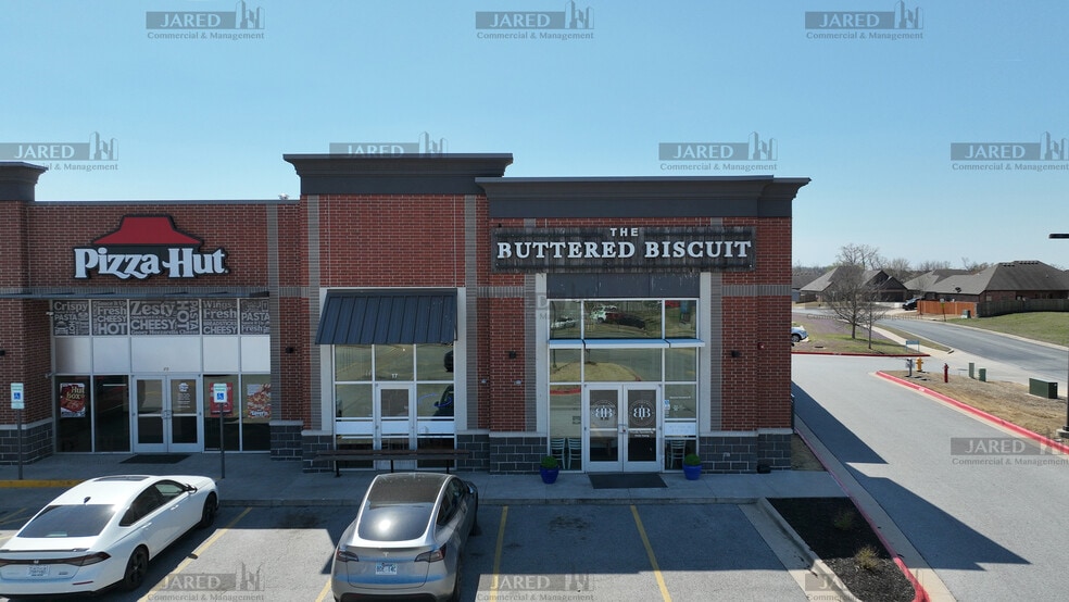 More Photos Of 1001 SW Regional Airport Blvd, Bentonville Freestanding For Lease