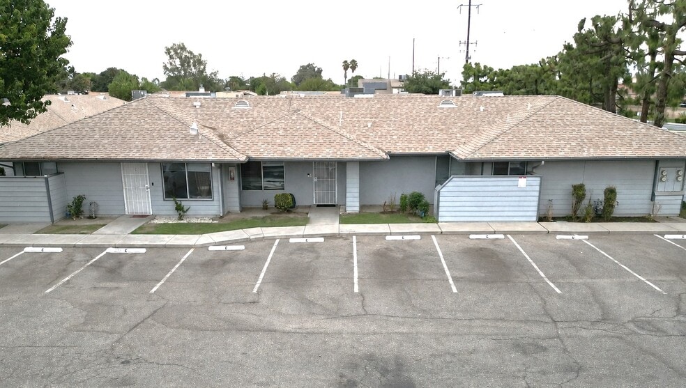 Primary Photo Of 3904 Panama Ln, Bakersfield Apartments For Sale