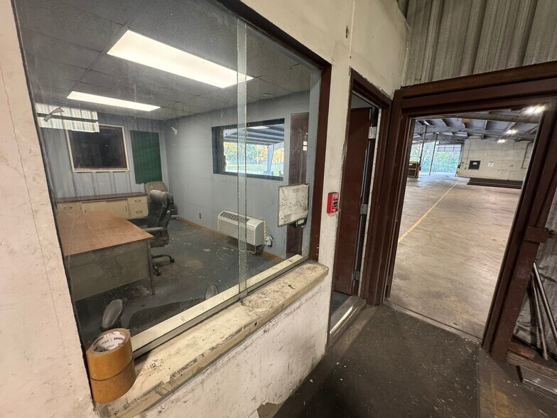 More Photos Of 4616 Enterprise Dr, Bartonville Industrial For Sale
