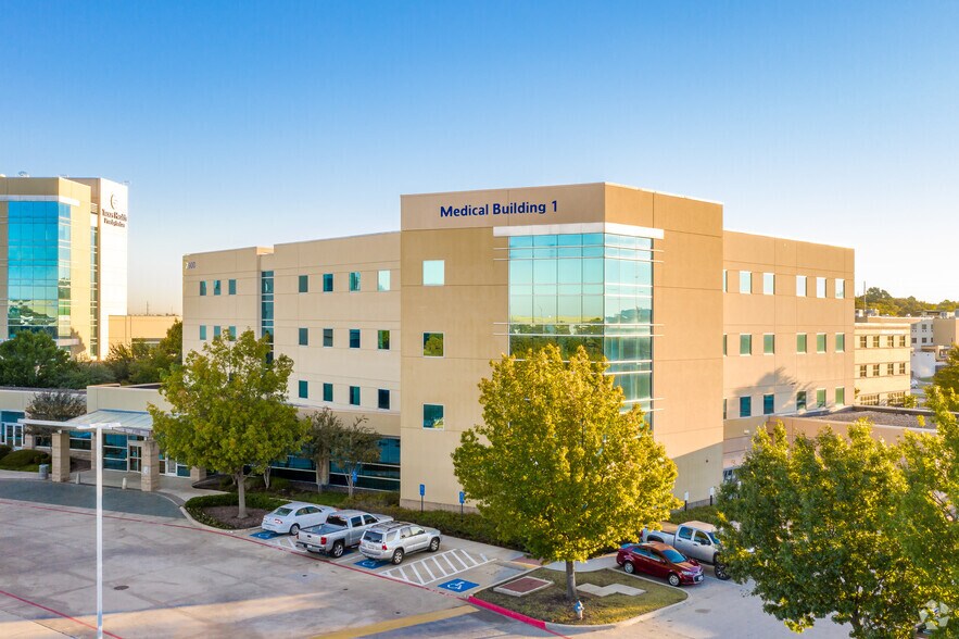Primary Photo Of 2900 Interstate 35, Denton Medical For Lease