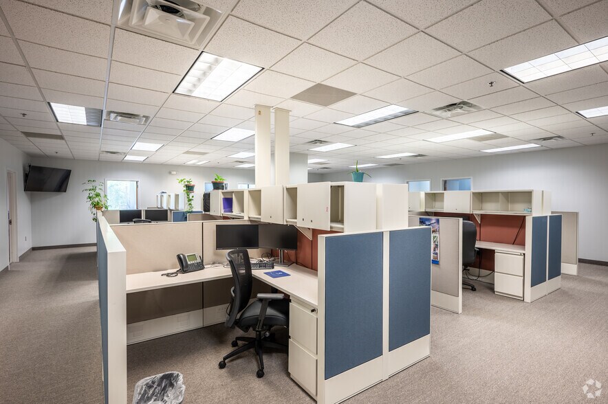 More Photos Of 9920 Franklin Square Dr, Nottingham Medical For Sale