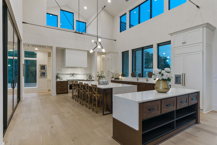 More Photos Of 7505 E US Highway 290, Johnson City Flex For Sale