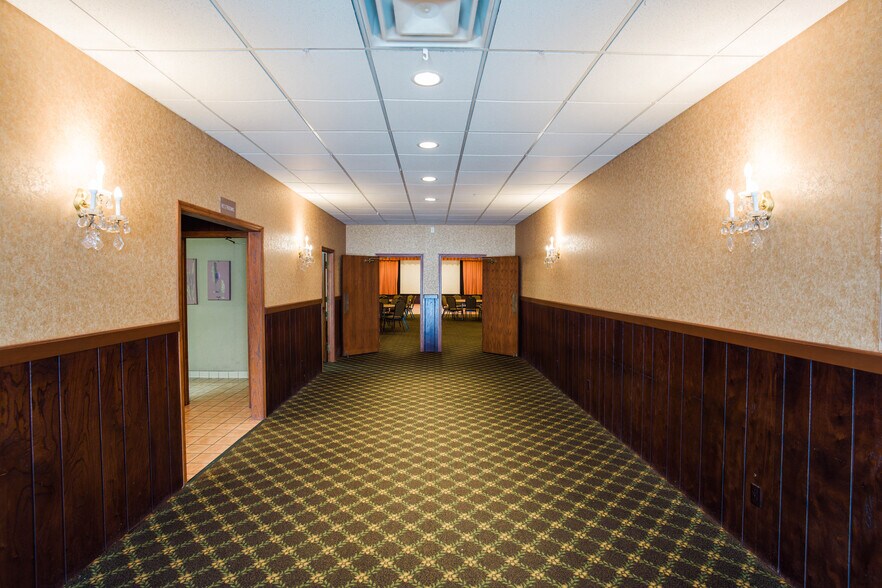 More Photos Of 720 N Wisconsin Ave, Elkhorn Restaurant For Sale