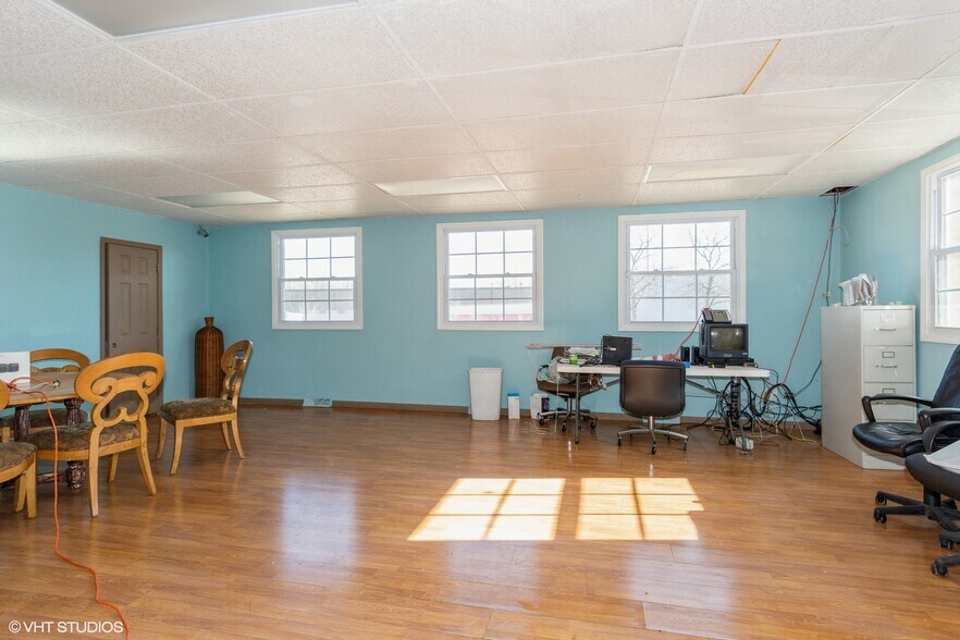 More Photos Of 720 Kennon Rd, Rockford Truck Terminal For Sale