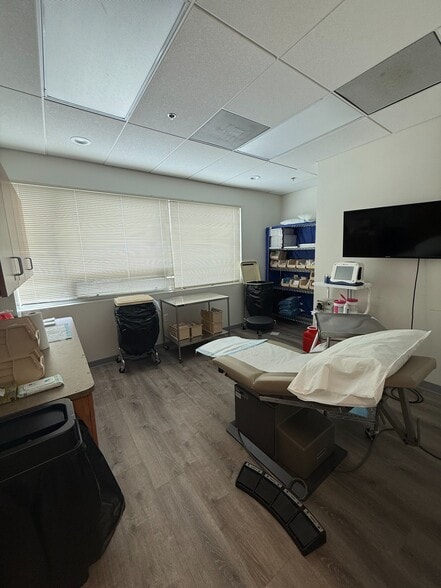 More Photos Of 456 Chestnut St, Lakewood Office For Lease