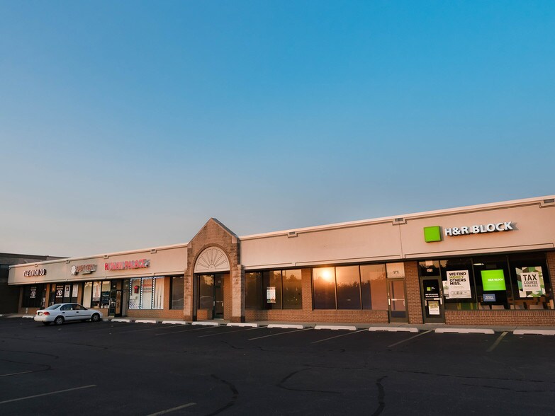 More Photos Of 559-617 N York St, Elmhurst General Retail For Lease