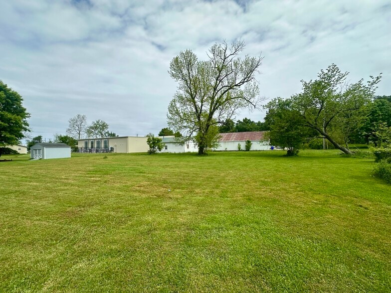 More Photos Of 1025 Highway 150 NE, Palmyra Freestanding For Sale