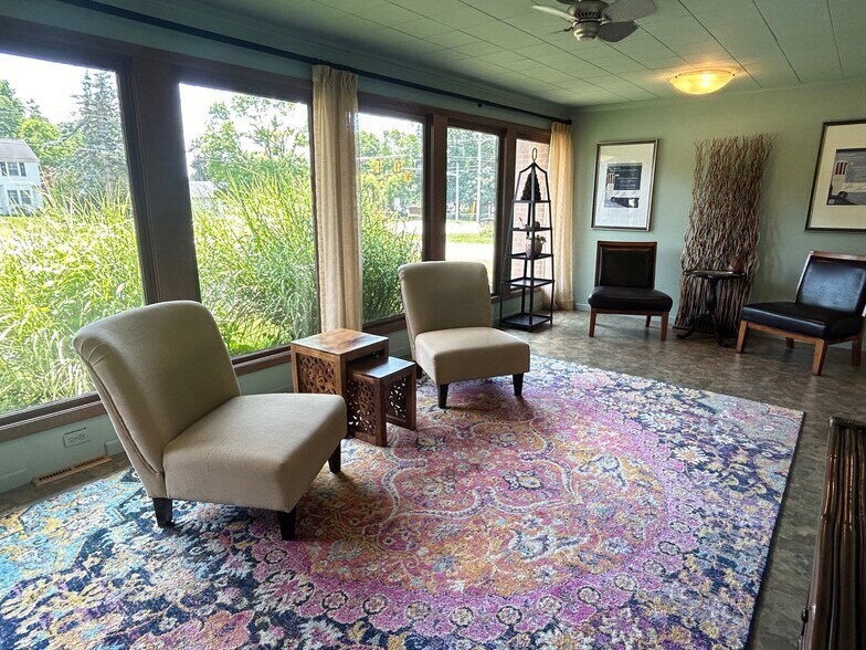 More Photos Of 1320 Granville Rd, Newark Medical For Sale