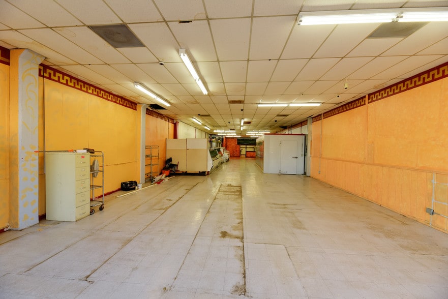 More Photos Of 850 W Main St, Merced Restaurant For Lease