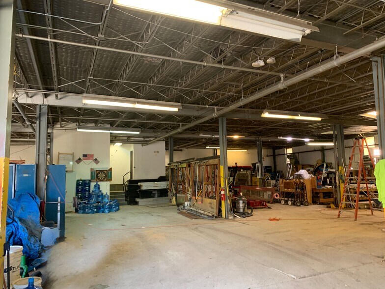 More Photos Of 775 Saw Mill River Rd, Yonkers Warehouse For Lease