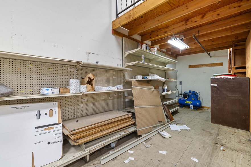 More Photos Of 45 Richards Grove Rd, Quaker Hill Service For Sale