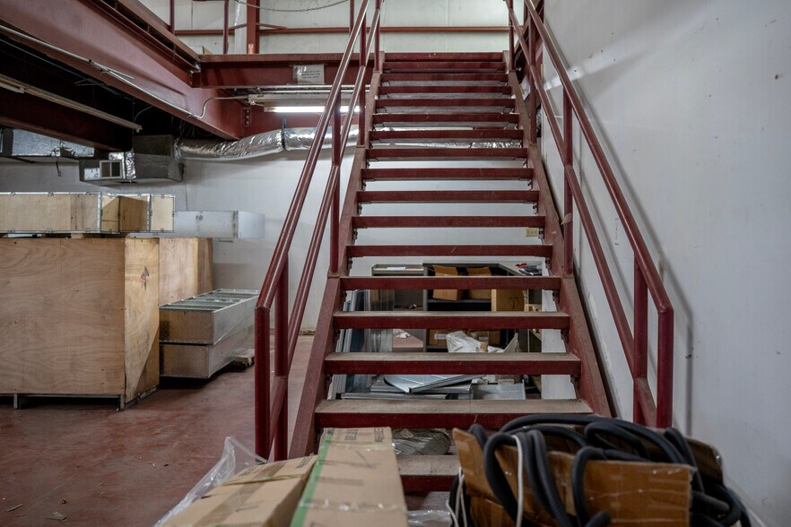 More Photos Of 4925 Avenue H, Rosenberg Warehouse For Lease