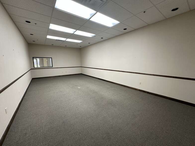 More Photos Of 5620 W Sligh Ave, Tampa Office For Sale