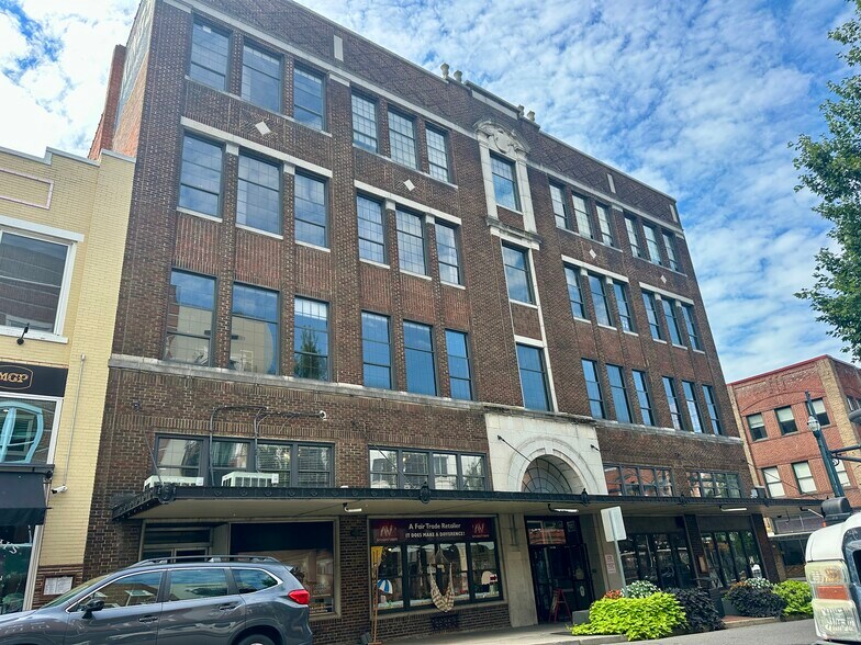 More Photos Of 300 E Main St, Johnson City Office For Lease