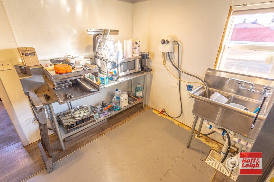 More Photos Of 252 Front St, Monument Freestanding For Sale