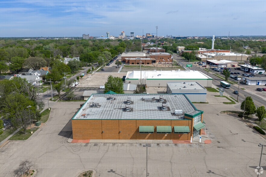 More Photos Of 1555 S Broadway, Wichita Drugstore For Lease