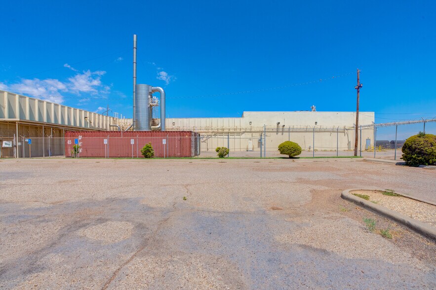 More Photos Of 901 E 66th St, Lubbock Manufacturing For Sale