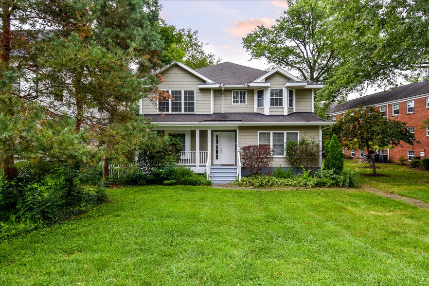 Primary Photo Of 1705 Commonwealth Ave, Alexandria Apartments For Sale