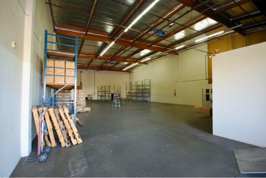 More Photos Of 4605-4631 S Alameda St, Los Angeles Unknown For Lease