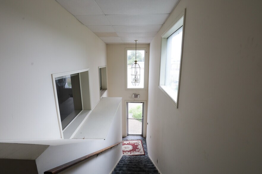 More Photos Of 417 Jefferson Davis Hwy, Fredericksburg Flex For Sale