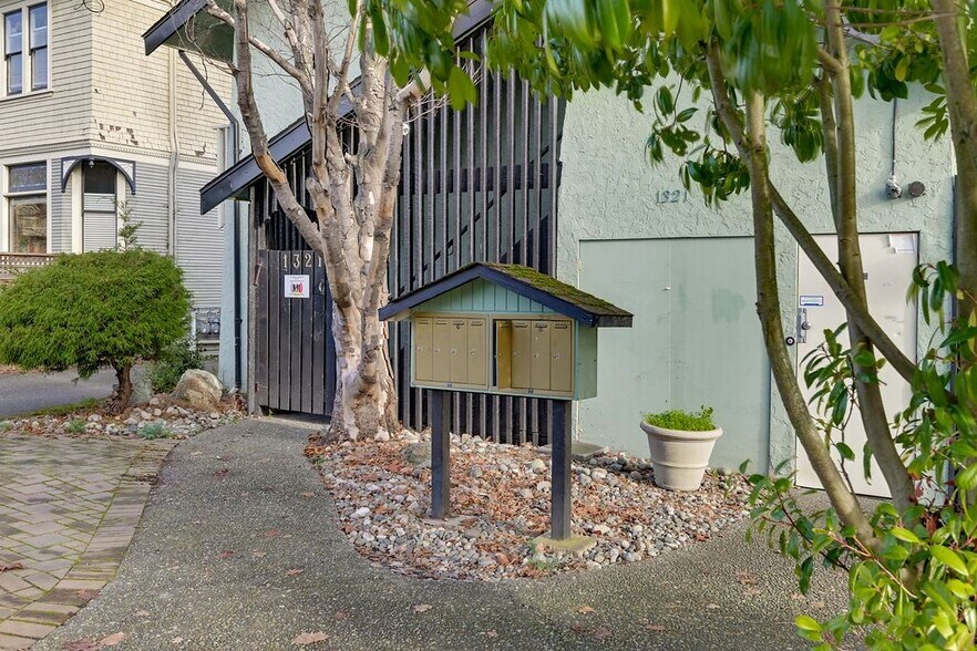More Photos Of 1321 Fernwood Rd, Victoria Apartments For Sale