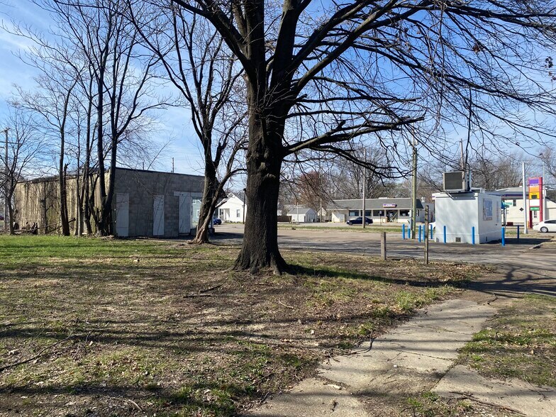 More Photos Of 401 S Kentucky Ave, Evansville Freestanding For Sale