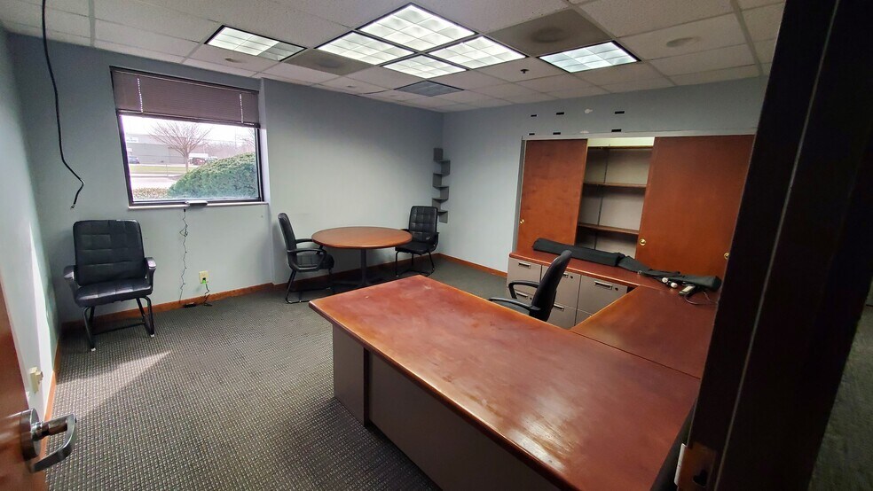 More Photos Of 4500 Groves Rd, Columbus Warehouse For Lease