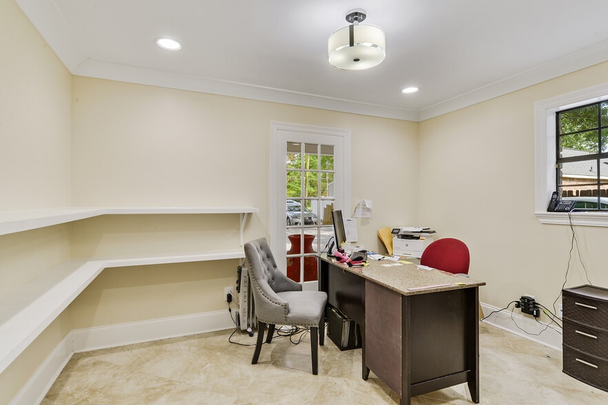 More Photos Of 7450 Antioch Rd, Baton Rouge Office For Sale