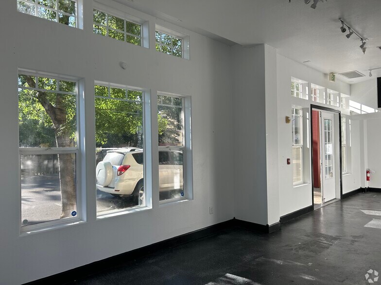 More Photos Of 220 Windsor River Rd, Windsor Apartments For Sale