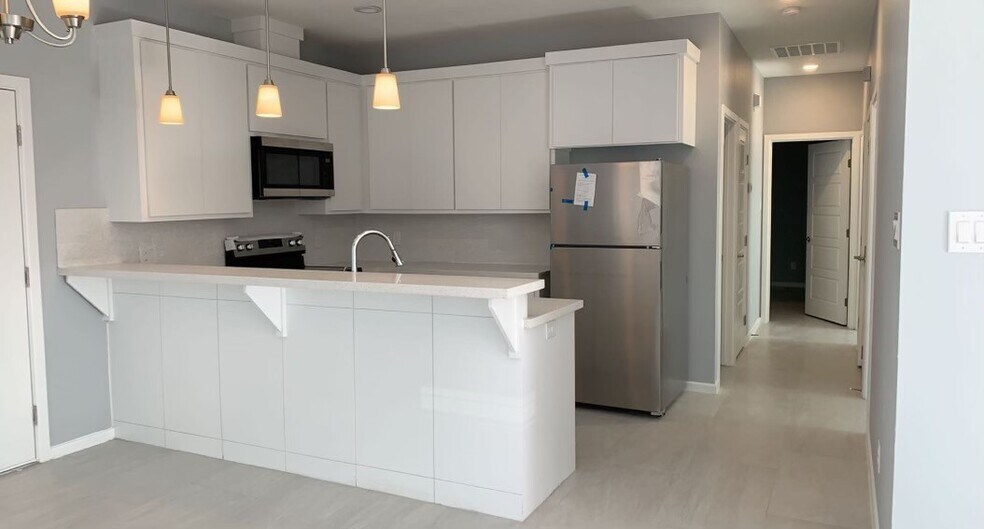 More Photos Of 800 W Sunset Valley St, Alton Apartments For Sale