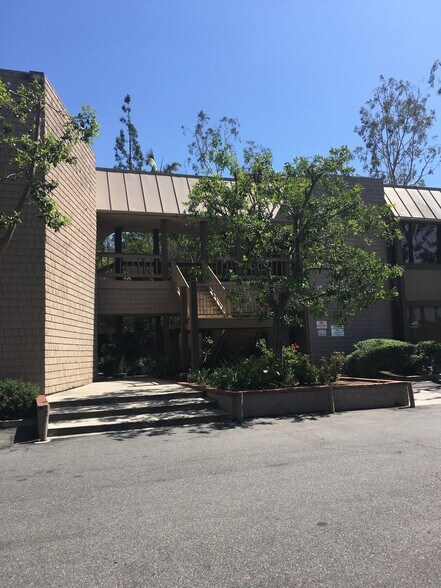More Photos Of 5053 La Mart Dr, Riverside Medical For Sale