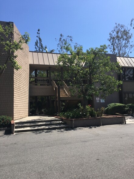 More Photos Of 5053 La Mart Dr, Riverside Medical For Sale