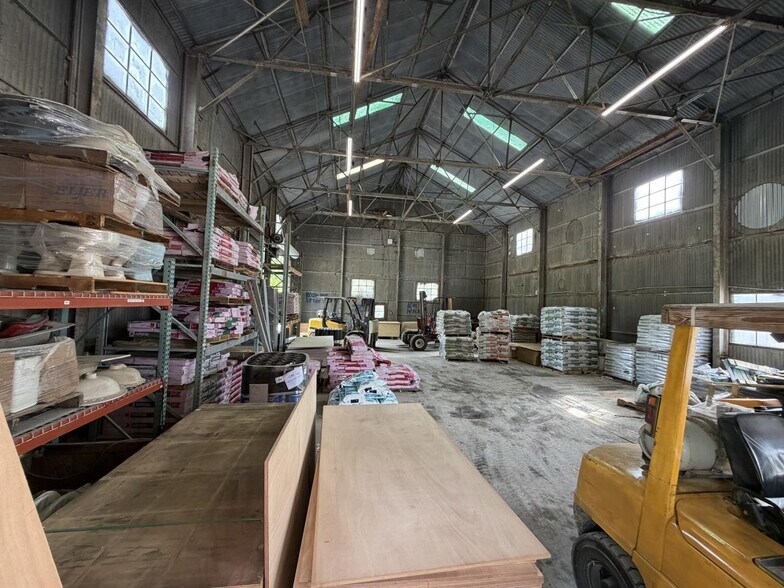 More Photos Of 114 Dogwood Ave, Middleton Auto Repair For Sale