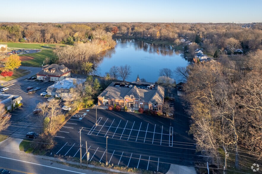 More Photos Of 161 E Aurora Rd, Northfield Office For Lease