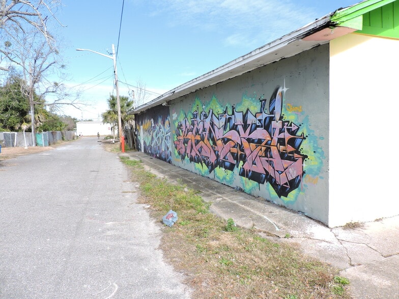 More Photos Of 2504 Main St, Jacksonville Freestanding For Sale