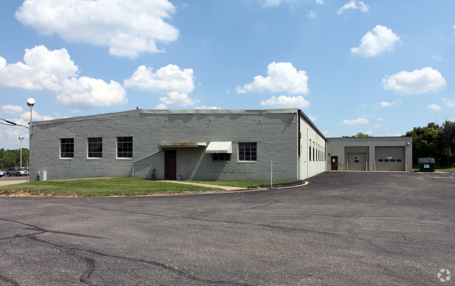 Primary Photo Of 557 E Tallmadge Ave, Akron Warehouse For Lease