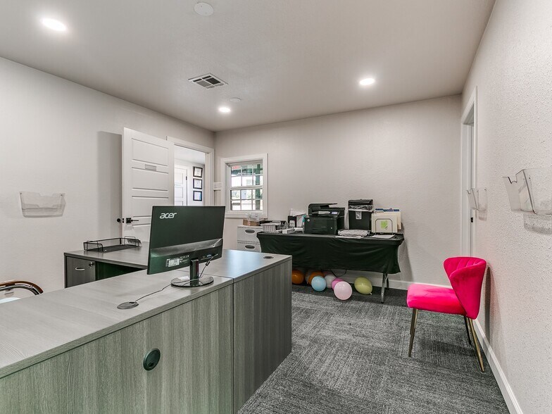 More Photos Of 2520 NW 39th St, Oklahoma City Office For Sale