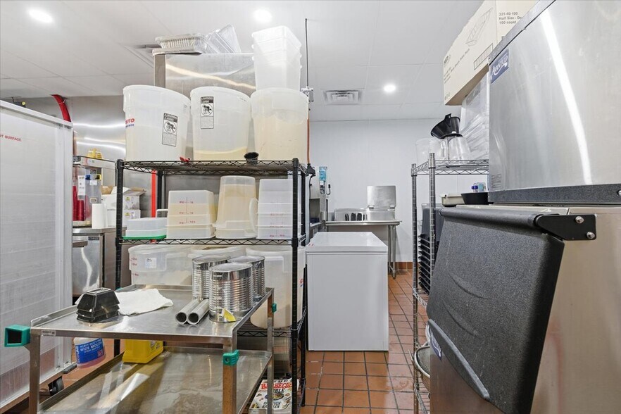 More Photos Of 575 N Glynn St, Fayetteville Freestanding For Sale