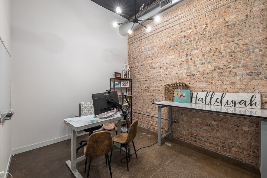 More Photos Of 615 Broadway St, Lubbock Office For Lease