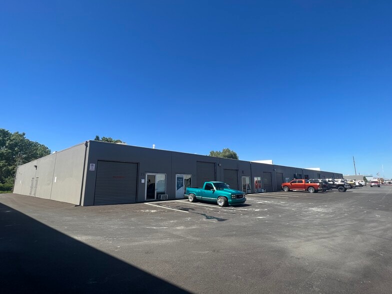 More Photos Of 755 E Greg St, Sparks Light Distribution For Lease