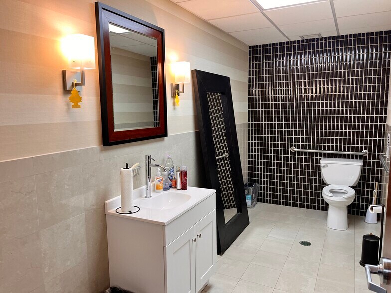 More Photos Of 600 Broadhollow Rd, Melville Office For Lease